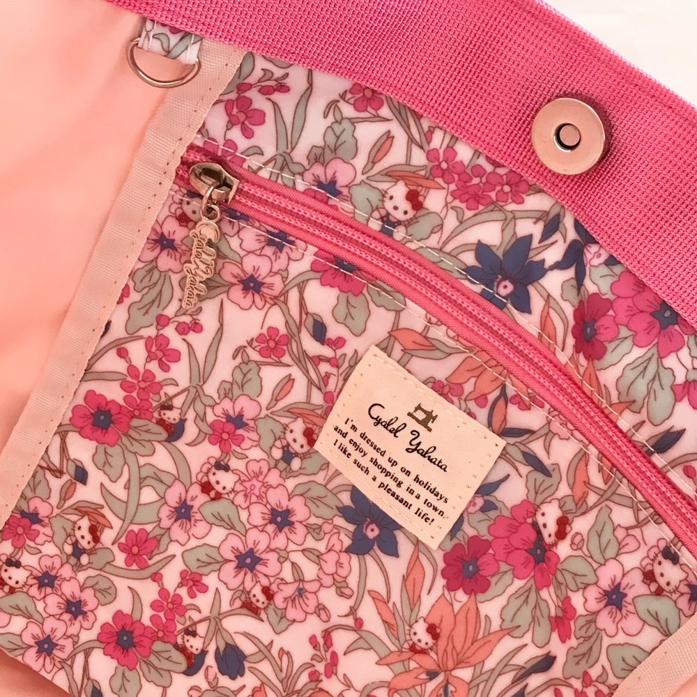 🆕 LIBERTY of LONDON x SANRIO Hello Kitty Large Floral Tote - Picture 8 of 11